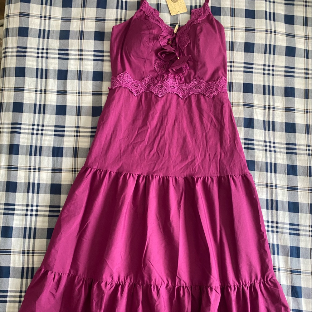Beautiful dress never worn and great for summer